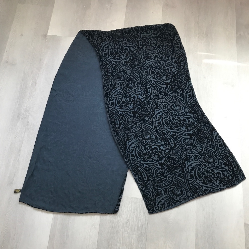 BURNOUT BLUE RECTANGLE SCARF 100% SLIK LINED NAVY WRAP
